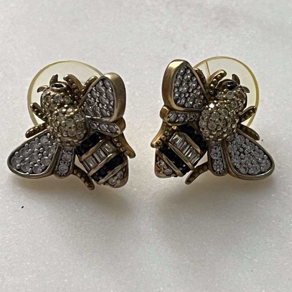 Bee stud earrings